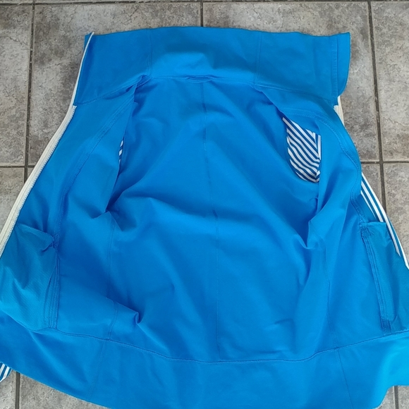 Lululemon daily yoga jacket size 6 - Picture 6 of 8